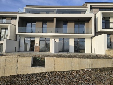 Квартира 105,8 м² з терасою, землею та паркомісцем 1 поверх ЖК Вербний