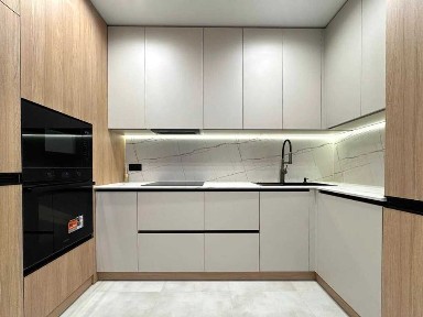 Стильна квартира з ремонтом біля озера