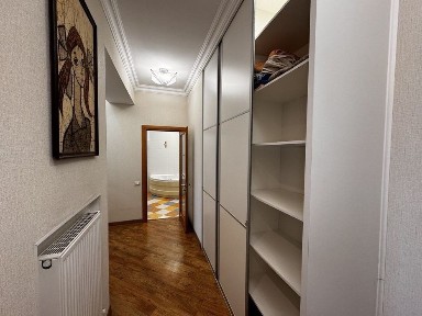 Продам 2-комн. 61 м2. Сталинка. Пушкинская. АГВ, тихий двор, 4 этаж