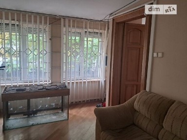 Продаж офісного приміщення 243 кв. м. на 1 поверсі на вул. Бращайків, п'ятиповерхова будівля • ID 32321217