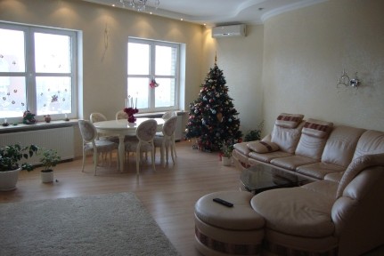 Продажа 3-комнатной квартиры 150 м², Дмитрия Яворницкого просп., 3