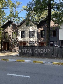 Продам Таунхаус який знаходиться в неймовірній локації!