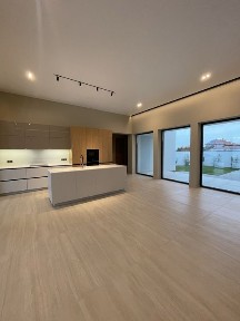 Стильний сучасний будинок в Совіньон-Люстдорфі.