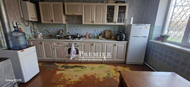 У продажу 2 поверх. будинок в центрі с. Молодіжне.