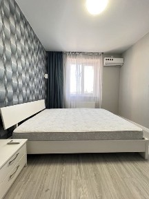 Эксклюзив! Продам квартиру с ремонтом в ЖК <a href='/newbuilding/5741/view/zk-lazurnyi'>Лазурный</a> !