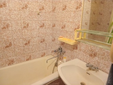 З комнатная квартира на лятошинского 12