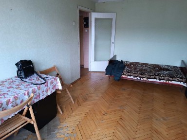 1к. метро Чернігівська пішки, Братиславська 30. Ринок Юность