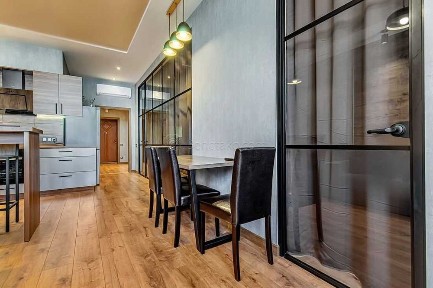 Код: 1089. До лета! Раздельная трехкомнатная квартира не далеко от Арк