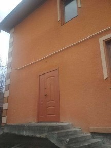 Продається двоповерховий житловий будинок