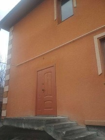 Продається двоповерховий житловий будинок