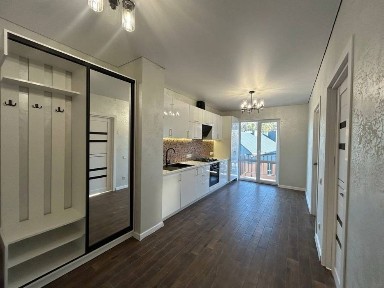 Квартира з ремонтом в новобудові