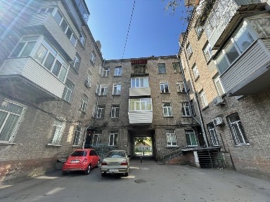 Продам 4 кімнатну сталінку Пушкіна/Леваневского