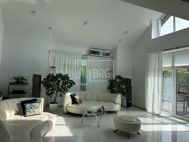 Дом с бассейном и выходом на Днепр Днипрова хвыля Дамба без комиссии