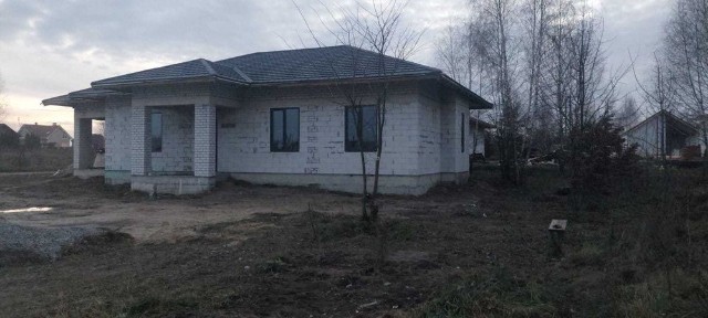 Сучасна новобудова Зарічани.