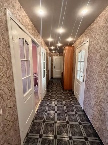 Продам 3 кімнатну квартиру у центрі. Цегляний будинок