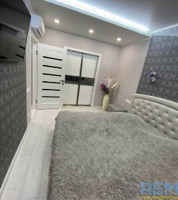 Продаж 2-кімнатної квартири 67 м², Жаботинского вул.