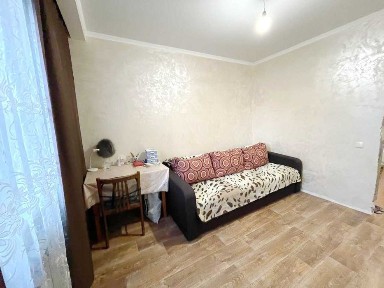 Продаж 3к квартири з квадратним холом. Частковий новий ремонт!