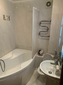 Продажа 3-комнатной квартиры 63 м², Амосова ул., 21