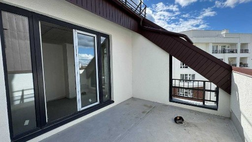 Двокімнатна квартира з котлом, штукатуркою та власною терасою!