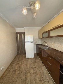 Оренда трикімнатної квартири по Конякіна