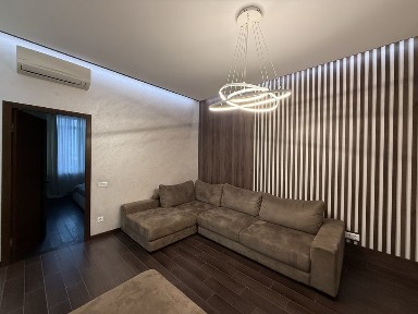 Київ, Печерський, Коновальца 34