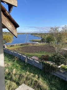 Большой дом у реки Лозоватка.