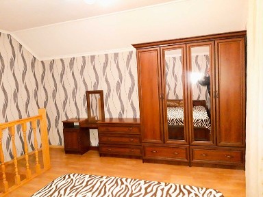 Оренда великої 1-кім квартири с. Гатне вул. Шкільна, газ, вільно