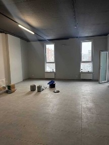 Кабінетна система, світлий офіс.