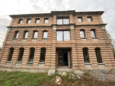 Продаж фасадної будівлі по вул. Пирогова.