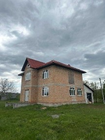 Продаж бyдинкy в 15 км від центрy міста