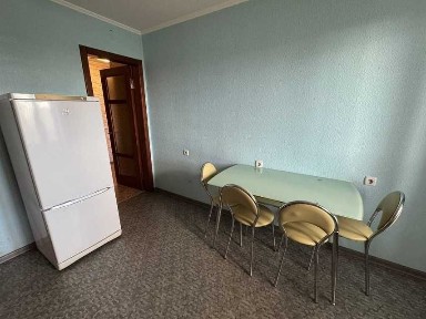 в новобyдові 2 кім. квартира на Подолі з 5 березня