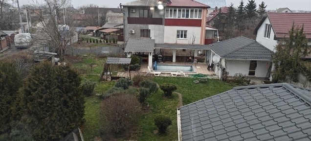 Продам будинок з басейном