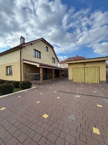 Продаж будинку в чудовій локації!