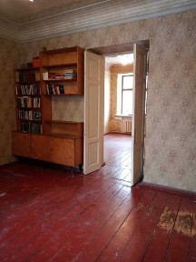 3кк сталінка з чистою історією 75м2 біля Сумс. ринку. П/к залізобетон.