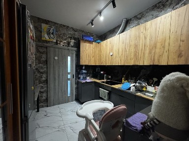 Продам квартиру Золоті стовпи