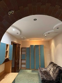 Гарна світла квартира в цегляному будинку