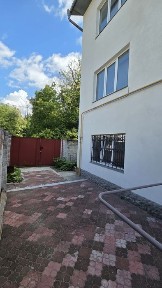 Продається будинок біля Аєропорта. В хорошому стані - заїхай і живи