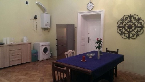 Оренда 2 кімн. квартири по вул. Чупринки