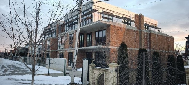 Продається 2к новобудова в мало квартирному будинку