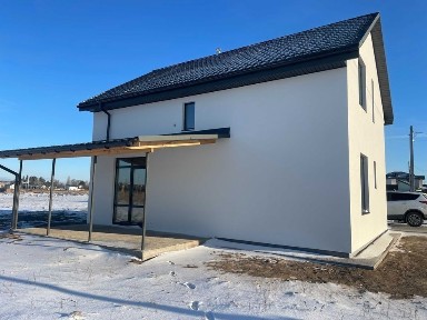 Одноповерховий будинок 110м2. Закрите місточко. Поряд ліс та обвідний канал. Газ! Від забудовника без % та комісій. Розтермінування!