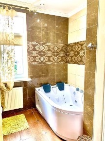 Київ, Шевченківський, вулиця Жилянська 118