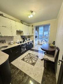 Світла 1-кімнатна квартира з меблями та технікою