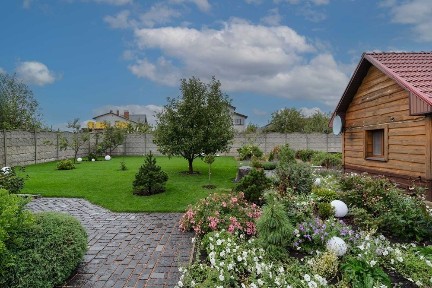 Продам семейный дом с баней и участком 15 соток Павленки Новые дома