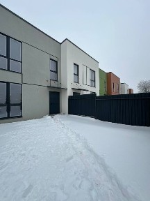Кутовий таунхаус з максимальним наповненням під чистовий ремонт - ГАЗ!