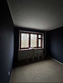 Продається простора двокімнатна квартира в районі 11 школи