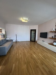 Продам двухкомнатную квартиру в ЖК <a href='/newbuilding/1247/view/zk-vernisaz'>Вернисаж</a>