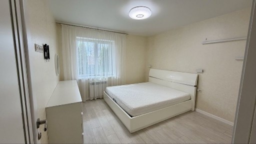 Продаж 2 к квартира на Вишеньці з власним двором