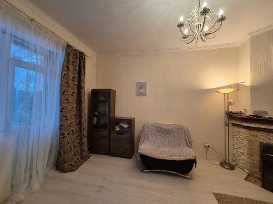 Продам 3-х кімнатну квартиру 82м з високою стелею і автономне опалення