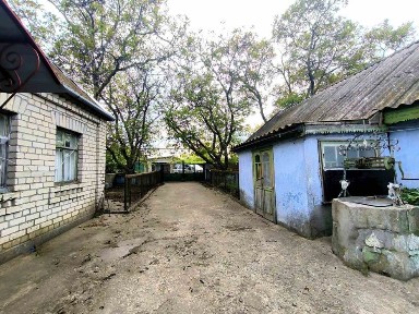 Продається два будинки в центрі с. Великий Дальник