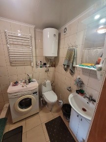 Продаж двох дачних будинків з санвузлом